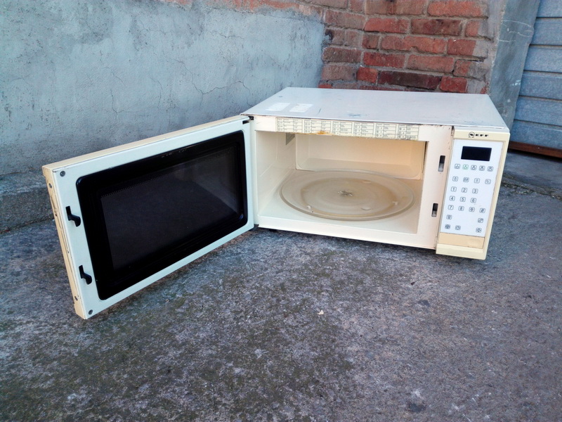 microondas 30.5x55.5x40-44 1u